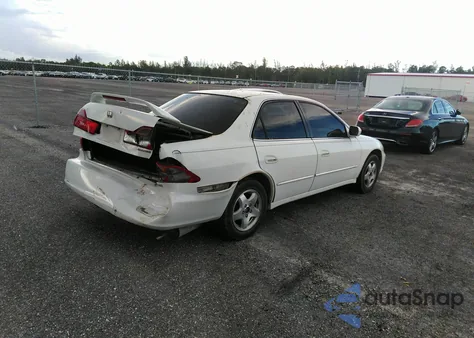 2000 Honda Accord 3.0 Ex из США, поврежденный, VIN 1HGCG1653YA019764